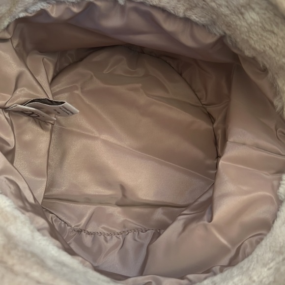 Ugg Australia bucket hat, polyester with real dyed shearling sheepskin trim, O/S - Picture 6 of 16